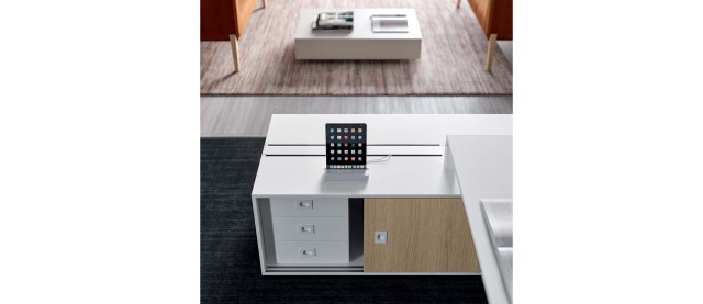 X4 wooden legs Operative desks